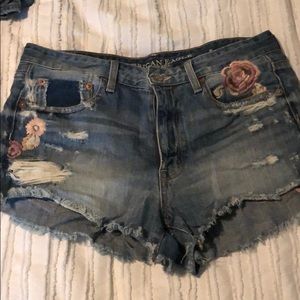 American Eagle High Rise Festival Shorts